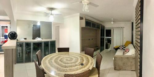 Indaia Apartamento | Spazio Felicita, Indaia, Bertioga, apartamento pé na areia