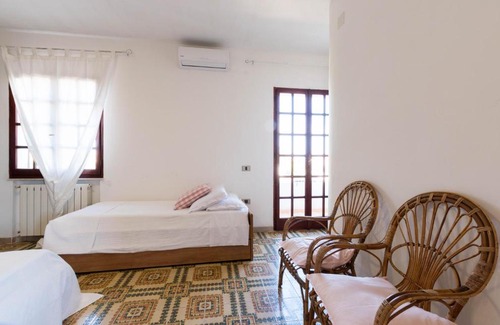 Maddalenedda Casa | Spazioso Appartamento al Mare con Giardino T0520