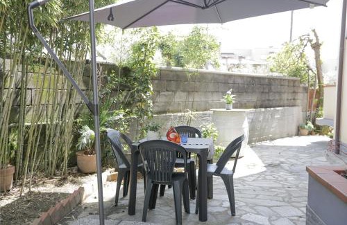 Massa Apartamento | Spazioso appartamento con Giardino a Parcheggio Gratuito