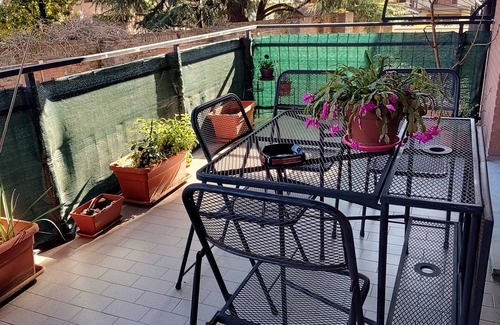 Roreto Apartamento | Spazioso Bilocale con Ampio Terrazzo, in Zona Tranquilla Vicino al Centro