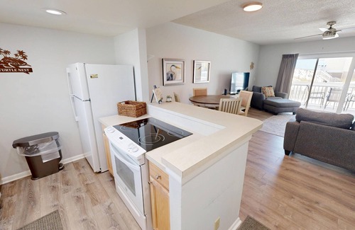 Holiday Isle Condominio | SPC 1149 - Newly renovated Gulf Front 2 BR with Free Seasonal Bch Service for 2