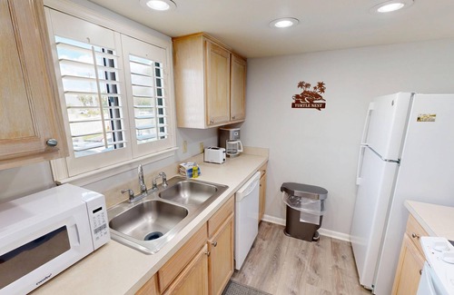Holiday Isle Condominio | SPC 1149 - Newly renovated Gulf Front 2 BR with Free Seasonal Bch Service for 2