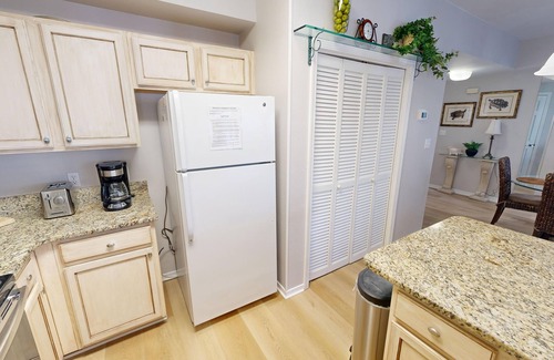 Holiday Isle Condominio | SPC 9136 - Ground Floor 2 BR short walk to beach right by pool by RedAwning