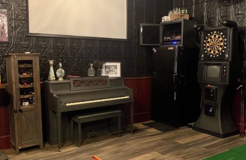 Ironwood Casa | Speakeasy Lounge Sleeps 16 Silver Street By Trail Private Bar Ironwood Hurley UP