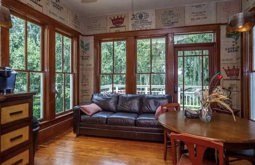 Oakland Apartamento | Speakeasy Room in Central Florida's Historic Gem & wedding venue- The Oakland Manor House