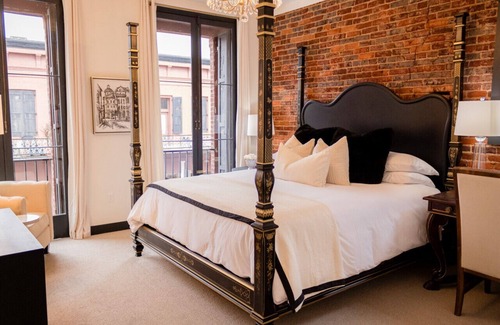 Nevada City Hotel | Speakeasy Suites/ Sleeps 18