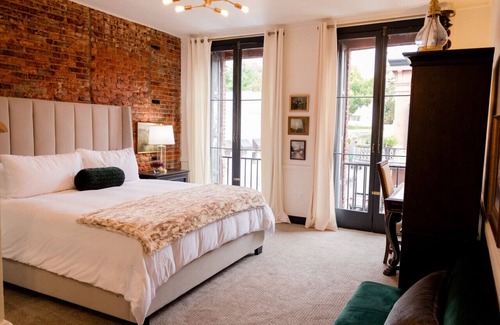 Nevada City Hotel | Speakeasy Suites/ Sleeps 18