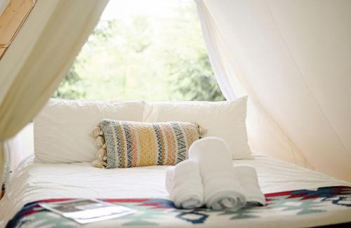 North Woodstock Otro | Special A-frame Safari Tent in North Woodstock, New Hampshire