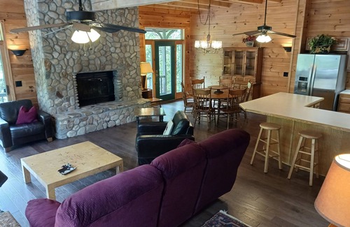 Burnsville Chalet De Esquí | Descuento especial para la última semana en agosto Golf Getaway