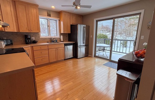 Southwest Harbor Casa | Special fall rates! Grandview near Acadia NP with pool, sauna, exercise room.