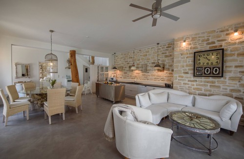 Pitsidia Villa | Zona tranquila, piscina climatizada, jacuzzi, internet inalámbrico, vistas a la montaña, cerca del mar