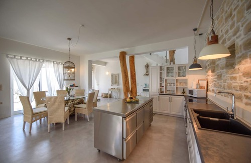 Pitsidia Villa | Zona tranquila, piscina climatizada, jacuzzi, internet inalámbrico, vistas a la montaña, cerca del mar