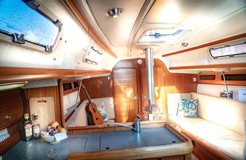 Uberseestadt Alquiler De Eote | Special overnight adventure on sailing yacht in Bremen.
