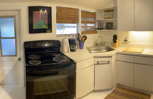 Northeast Coconut Grove Cabaña | ❤SPECIAL PROMO❤ Gorgeous Zen Romantic Cottage in idyllic COCONUT GROVE Pets ok