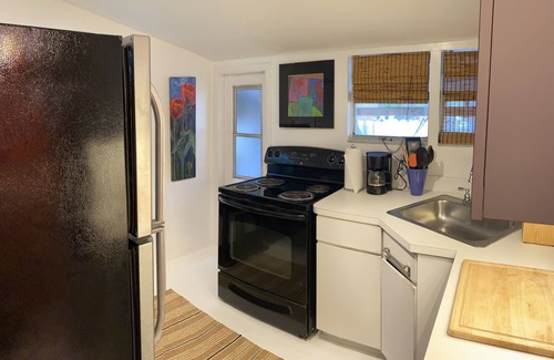 Northeast Coconut Grove Cabaña | ❤SPECIAL PROMO❤ Gorgeous Zen Romantic Cottage in idyllic COCONUT GROVE Pets ok