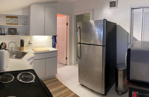 Northeast Coconut Grove Cabaña | ❤SPECIAL PROMO❤ Gorgeous Zen Romantic Cottage in idyllic COCONUT GROVE Pets ok