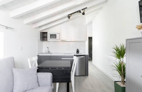Villaverde de Pontones Apartamento | Special studio for couples with individual hydromassage bathtub.