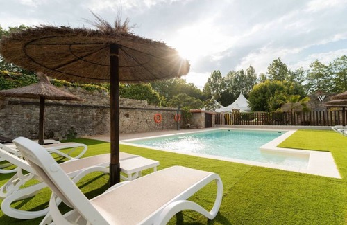 Villaverde de Pontones Apartamento | Special studio for couples with individual hydromassage bathtub.