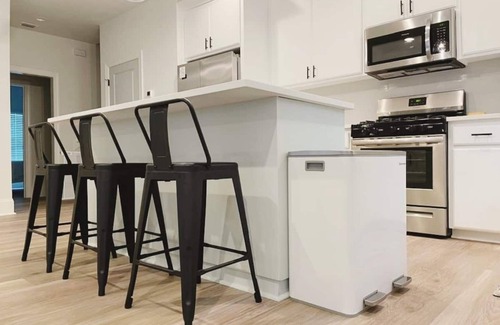 Tallahassee Casa | SPECIAL SUMMER PRICING: Stylish 3BR/3.5BA, Walk to Whole Foods, Restaurants