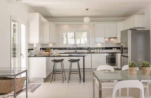 Leivathos Villa | Special villa with beautiful views, pool and tennis court