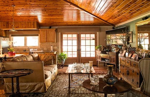 Royal Crest Rancheros Casa | Exuberante a largo plazo en Las Vegas, Tropical Garden Guesthouse con piscina