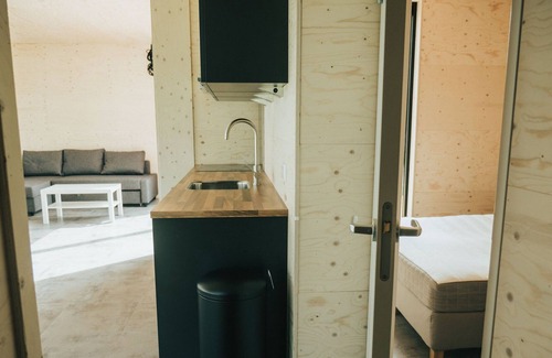 Ouddorp Cabaña | Specially designed chalet with dishwasher, in a holiday park near the sea