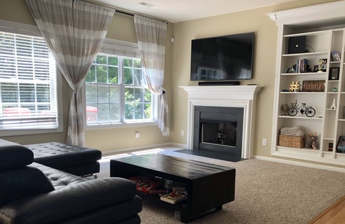 Charlotte Casa | Specious 2 story 5 bedroom home