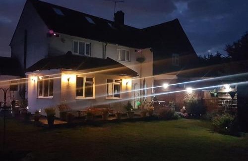 South Ockendon Casa | Specious 3bed property with parking & large garden