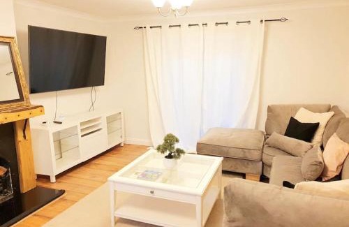 South Ockendon Casa | Specious 3bed property with parking & large garden