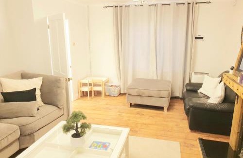 South Ockendon Casa | Specious 3bed property with parking & large garden