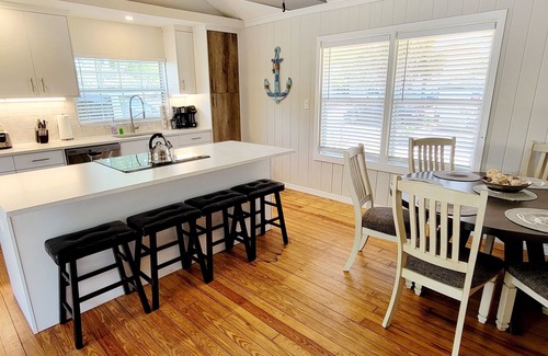 South Sarasota Casa | Specious and renovated 2 bed 2 bath house