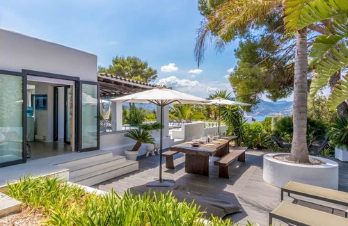 Cala Comte Casa | Spectacular views and very close to the beaches in the SW