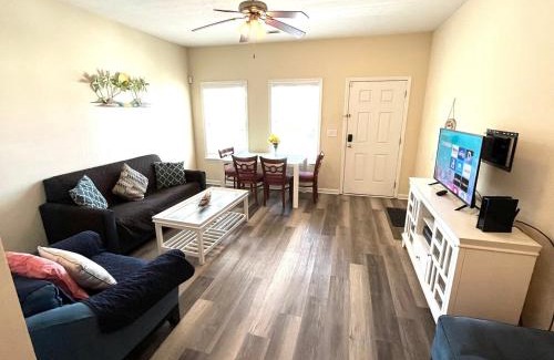 Myrtle Beach Casa | Spectacular 2-BR Cottage, 2 Blocks To Beach, Free Parking and Pool