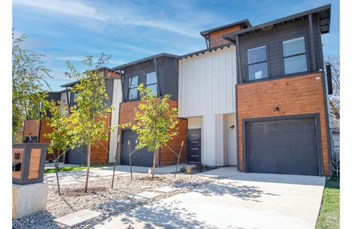 Denver Heights Apartamento | Spectacular 3 BR plus 2 and a half BA Apt Near Downtown