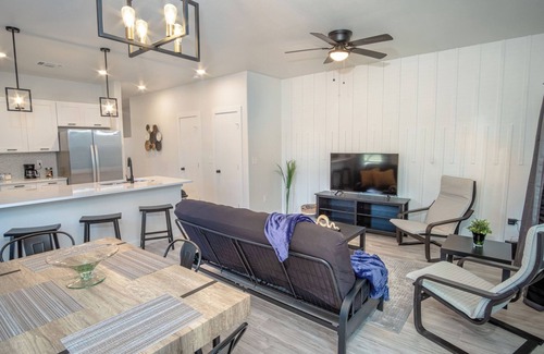 Denver Heights Apartamento | Spectacular 3 BR Plus 2 and a Half BA Apt Near Downtown