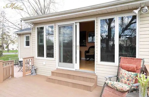 South Valley Stream Casa | Spectacular 4-bedroom home with private attached bathroom