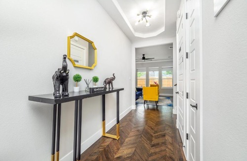 West Dallas Casa | Spectacular 4BRs Home in Downtown Dallas