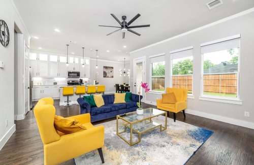 West Dallas Casa | Spectacular 4BRs Home in Downtown Dallas