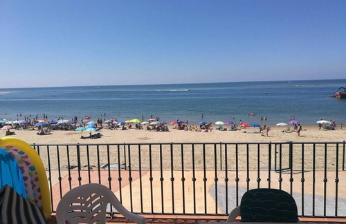 Laguna de El Portil Chalet De Esquí | Chalet espectacular e independiente, primera línea de playa en Huelva