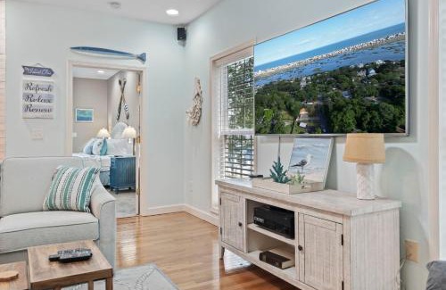 Garden City Casa | Spectacular Beach House! Arcade Games & Hot Tub! Sleeps 12!