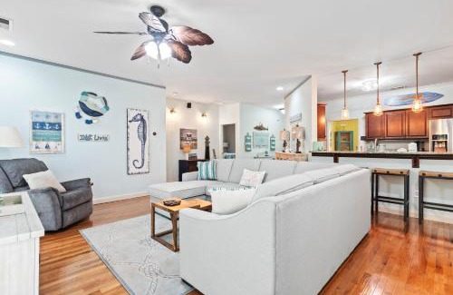 Garden City Casa | Spectacular Beach House! Arcade Games & Hot Tub! Sleeps 12!