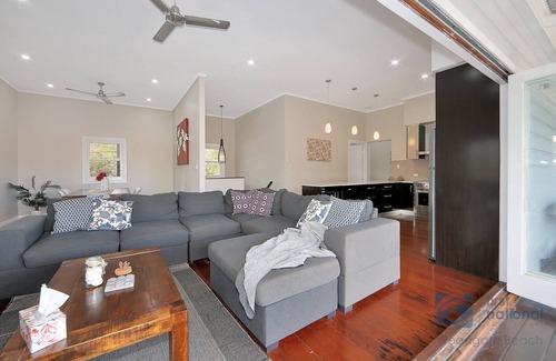 Woodgate Casa | Spectacular Beach Holiday in Modern Country Comfort