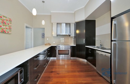 Woodgate Casa | Spectacular Beach Holiday in Modern Country Comfort