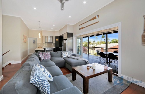Woodgate Casa | Spectacular Beach Holiday in Modern Country Comfort