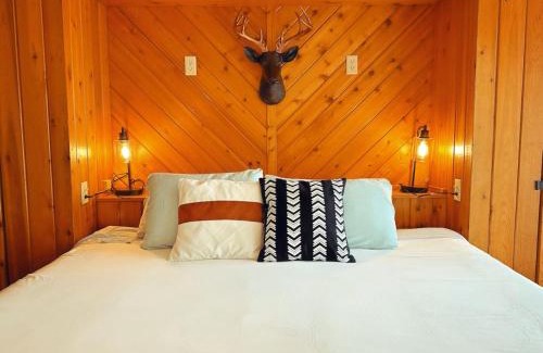 Hunter Casa | SPECTACULAR CATSKILLS 4 BEDROOM VACATION OASIS- Gorgeous Hunter Mountain Views!
