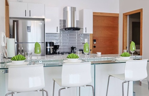 Lope De Vega Apartamento | Spectacular, Centric 1BR Apt, King Bed, Pool Gym, Beautiful Social Area Near All