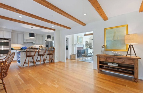 Brewster Casa | Espectacular Coastal Living w / h20 piscina de agua salada, pista de bball, cerca de la playa y a / c