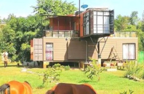 Van Buren Cabina | SPECTACULAR CONTAINER HOUSE @ SAGANA RIVER Valley, KENYA.