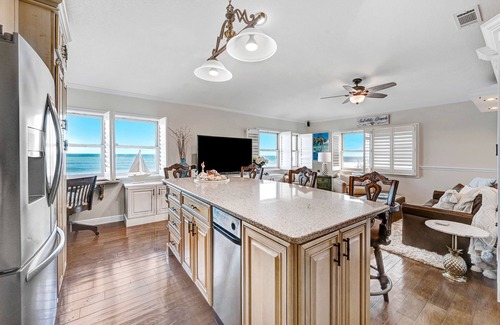 Satellite Beach Condominio | Spectacular direct ocean front condo with amazing views of the Atlantic