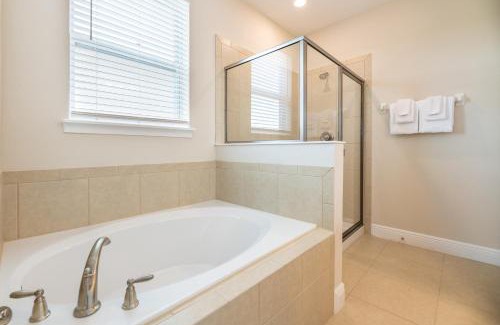 West Kissimmee Casa | Spectacular Home Near Disney With Private Pool, Movie Theater And Pool Table With Waterpark & Resort Access - 332Sf